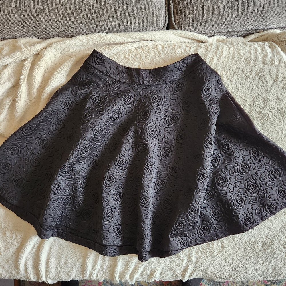 Guess black circle rose skirt